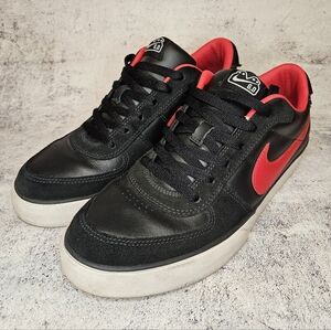 Rare Vintage 2006 Nike 6.0 MAVRK Low / Mens Size 10.5 / Red, Black, & White